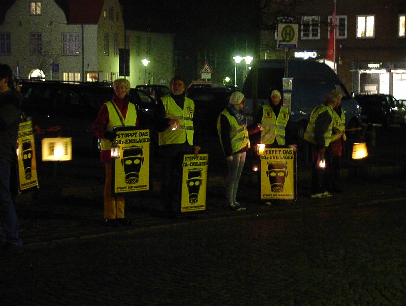 PB072050.JPG - Mahnwache in Bredstedt am 7.11.2011 einen Abend bevor der Vermittlungsausschuss über das CCS Gesetz tagt